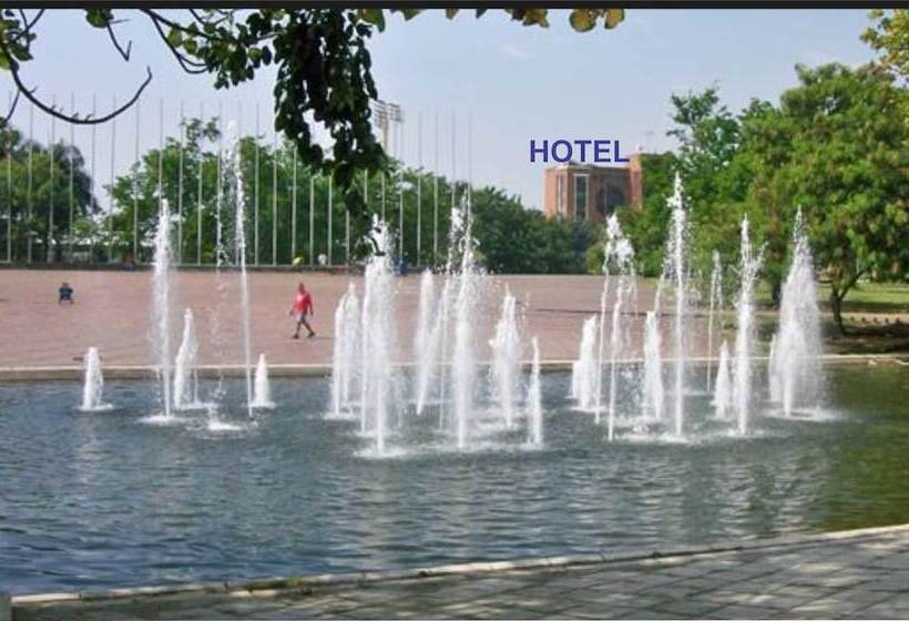 בית מלון כפרי San Fernando Real