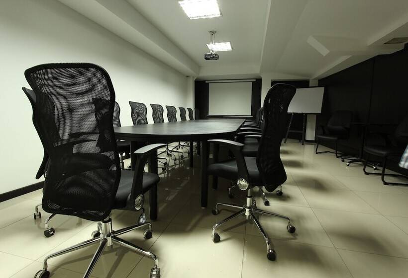 בית מלון כפרי San Fernando Real