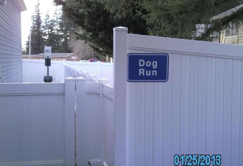 فندق Stay Beyond Inn & Suites