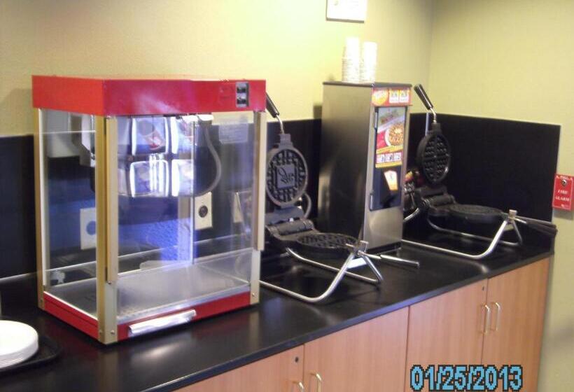 فندق Stay Beyond Inn & Suites