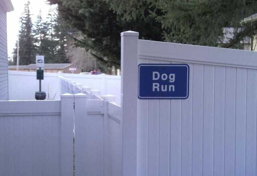 فندق Stay Beyond Inn & Suites