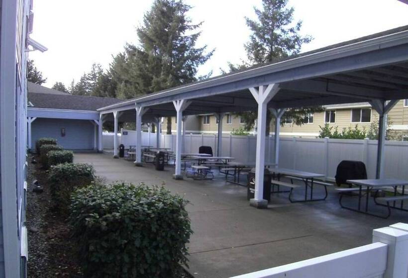 فندق Stay Beyond Inn & Suites