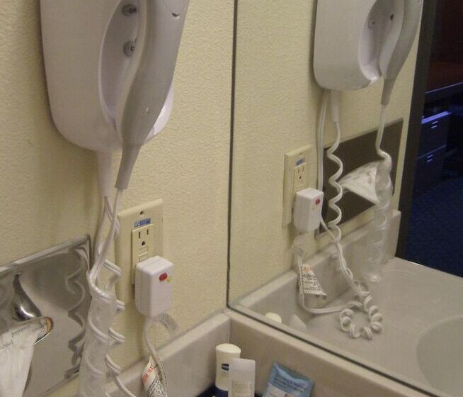 فندق Stay Beyond Inn & Suites