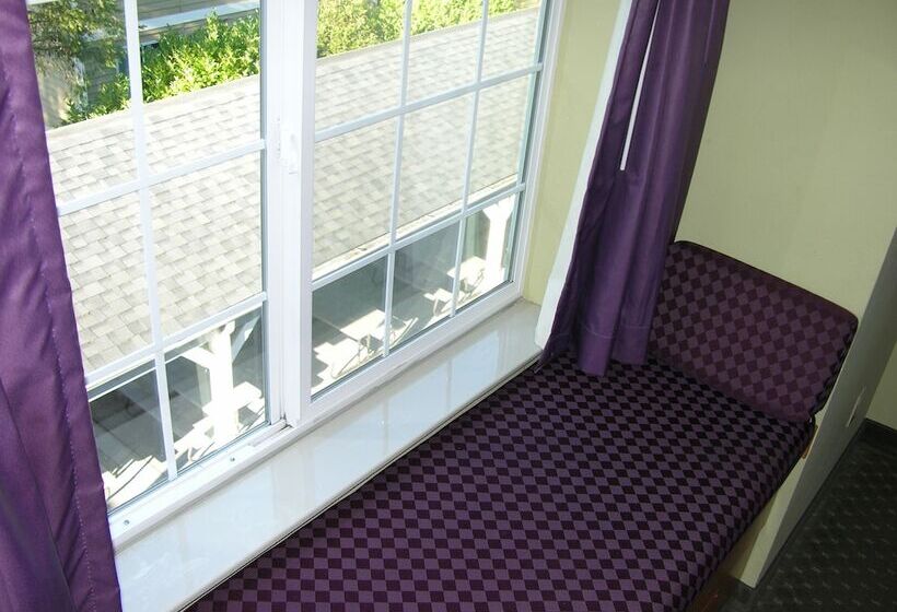 فندق Stay Beyond Inn & Suites