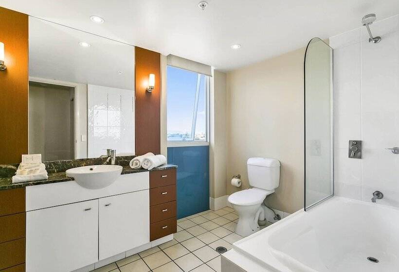 هتل Mantra Towers Of Chevron