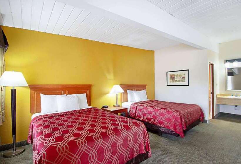 هتل Travelodge By Wyndham Appleton