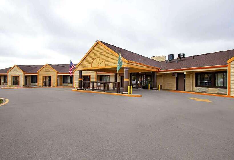 هتل Travelodge By Wyndham Appleton