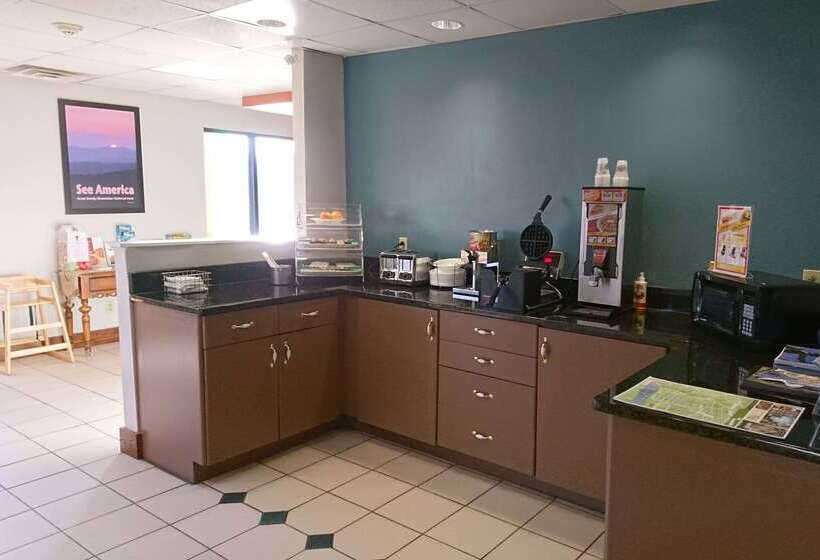 هتل Travelodge By Wyndham Knoxville East