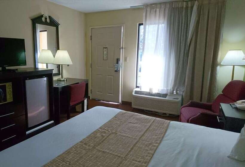 هتل Travelodge By Wyndham Knoxville East