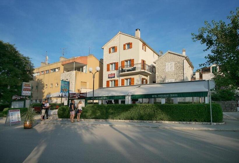 בית מלון כפרי Trogir