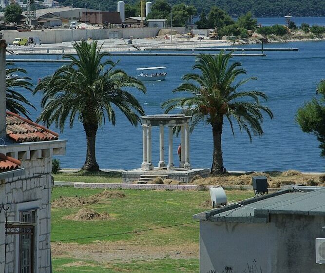 בית מלון כפרי Trogir