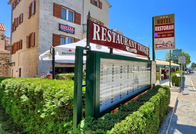 בית מלון כפרי Trogir