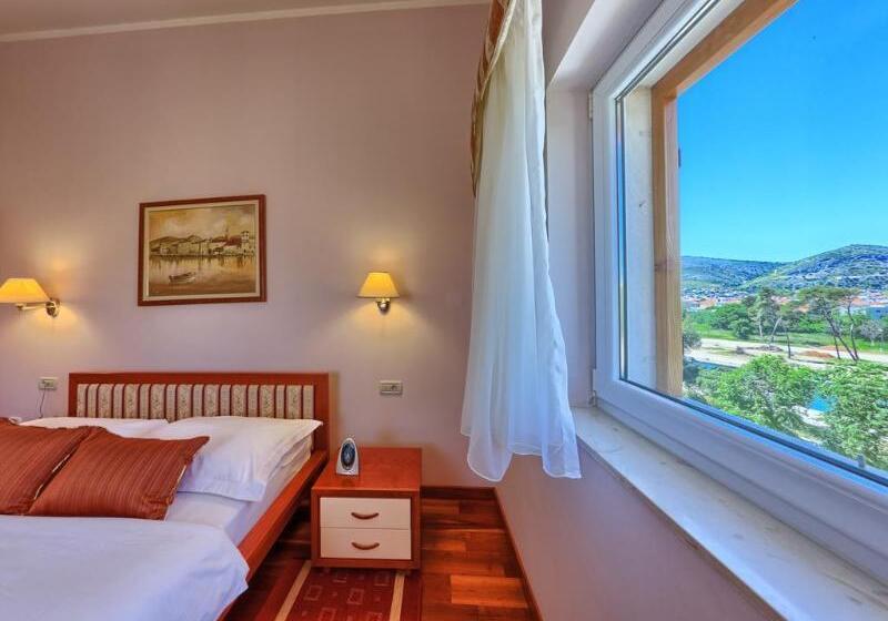 בית מלון כפרי Trogir