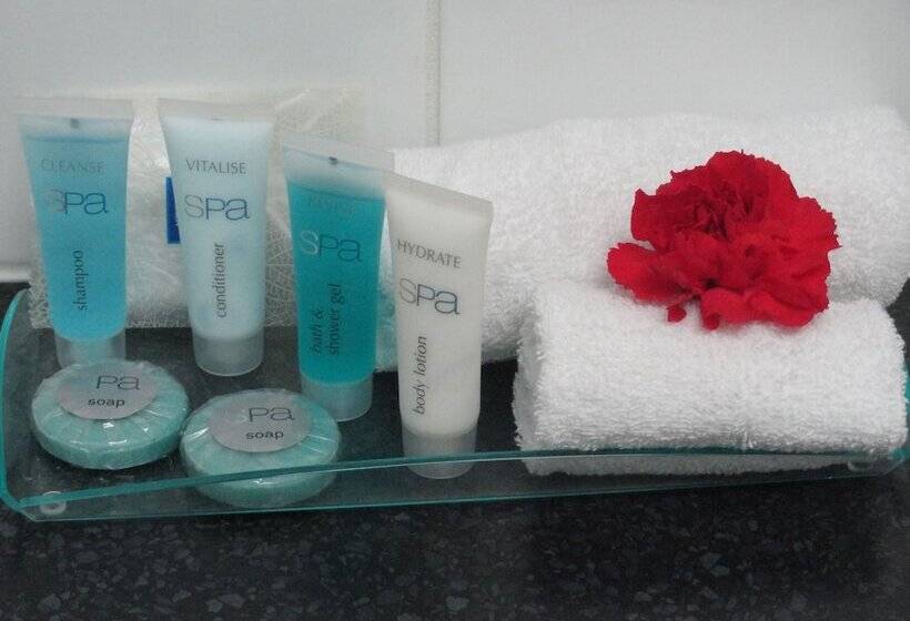 בית מלון כפרי Victoria Lodge Motor Inn & Apartments