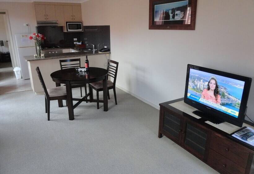 בית מלון כפרי Victoria Lodge Motor Inn & Apartments