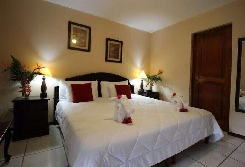 La Catalina Hotel And Suites