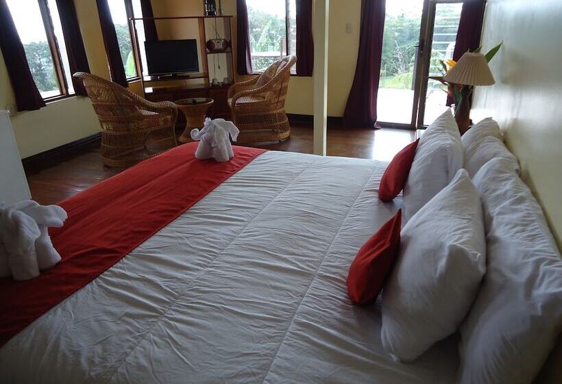 La Catalina Hotel And Suites