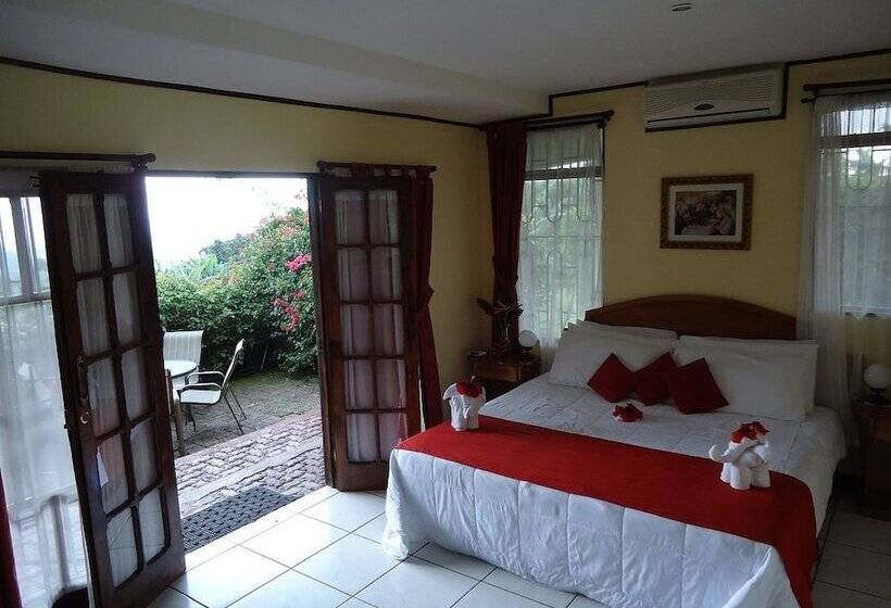 La Catalina Hotel And Suites