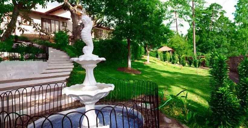 La Catalina Hotel And Suites