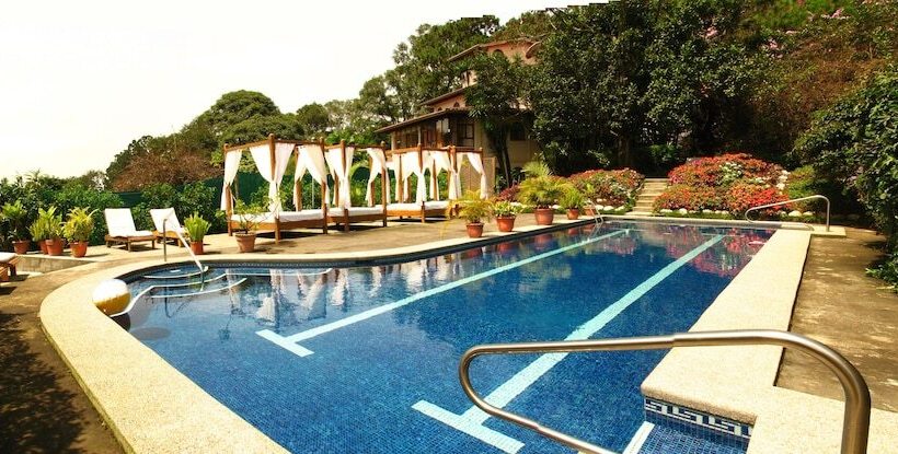 La Catalina Hotel And Suites