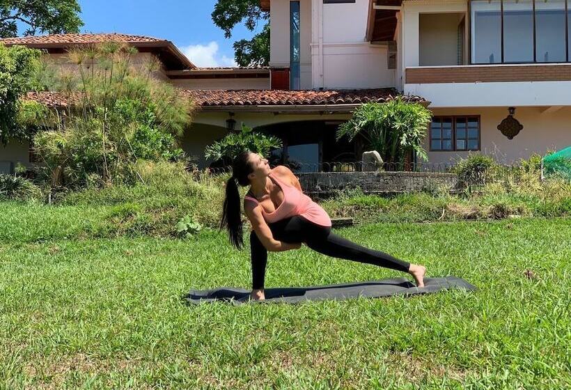 La Catalina Hotel And Suites