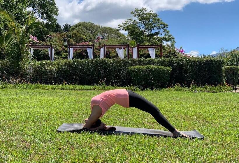 La Catalina Hotel And Suites