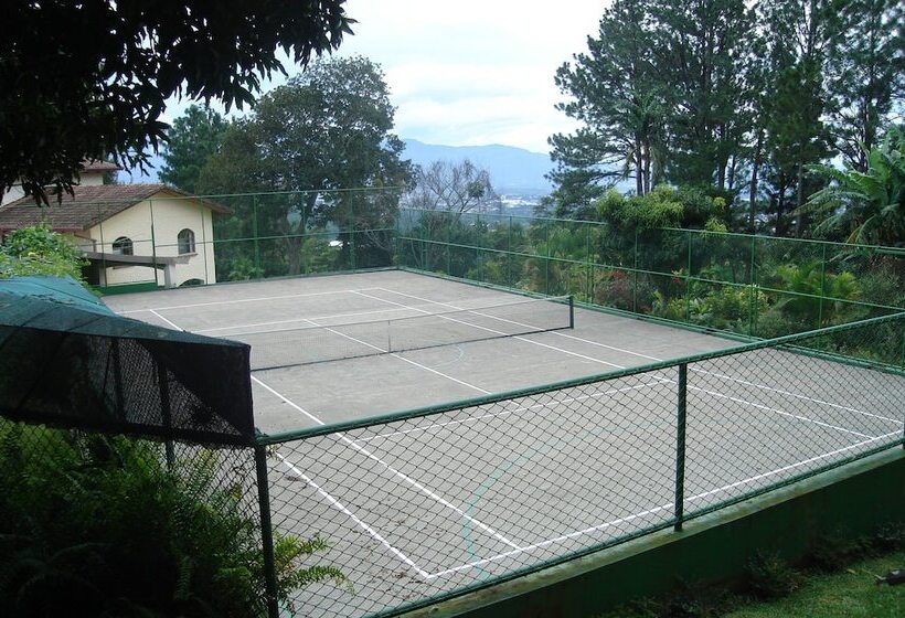 La Catalina Hotel And Suites