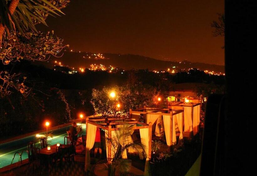 La Catalina Hotel And Suites