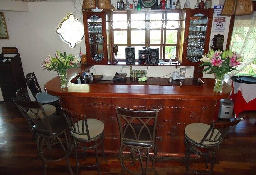 La Catalina Hotel And Suites