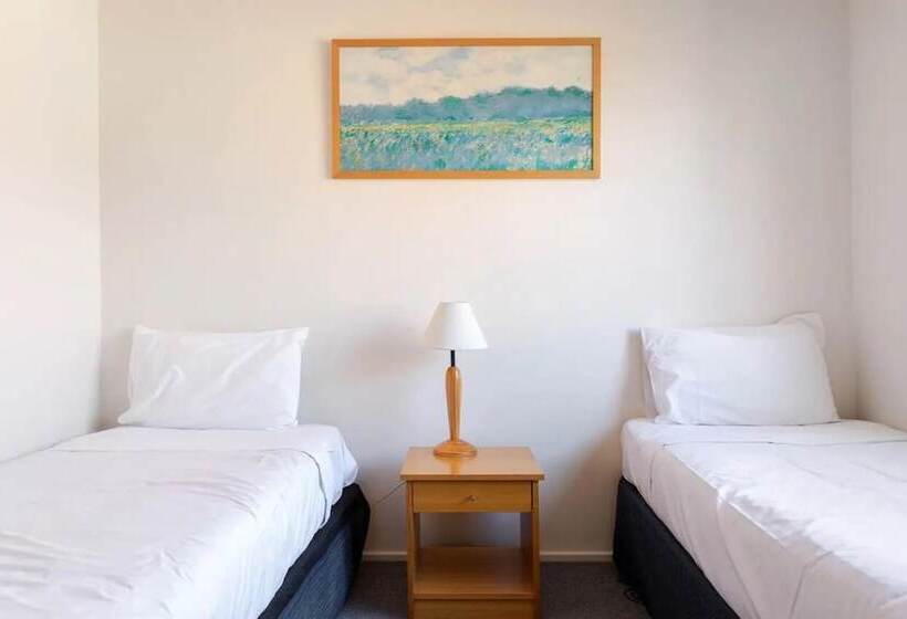 Lamplighter Motel