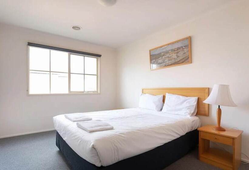 Lamplighter Motel