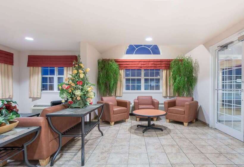 Microtel Inn & Suites By Wyndham Altus