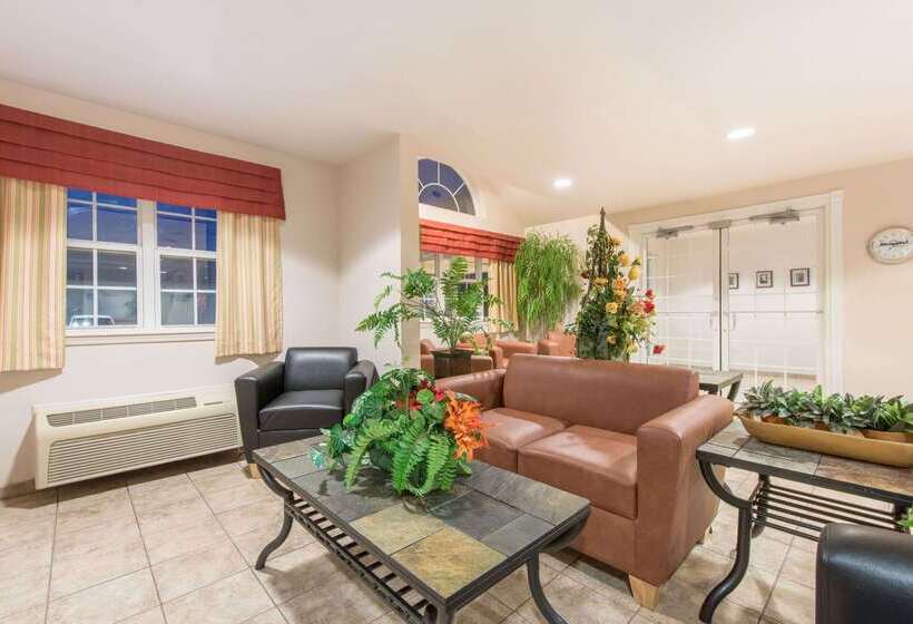 Microtel Inn & Suites By Wyndham Altus