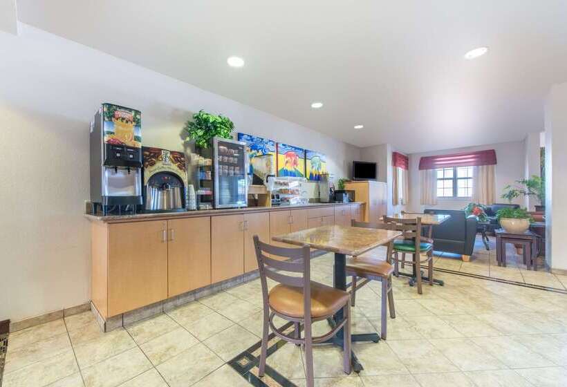 Microtel Inn & Suites By Wyndham Altus