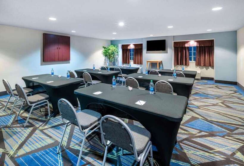 Microtel Inn & Suites Columbus North