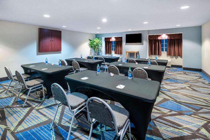 Microtel Inn & Suites Columbus North