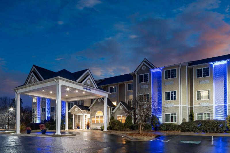 Microtel Inn & Suites Columbus North