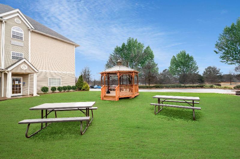 Microtel Inn & Suites Columbus North