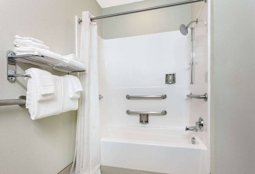 Microtel Inn & Suites By Wyndham Lillington/campbell University