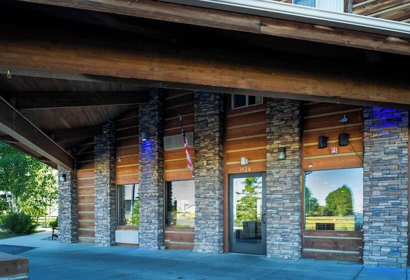 Pinedale Hotel & Suites