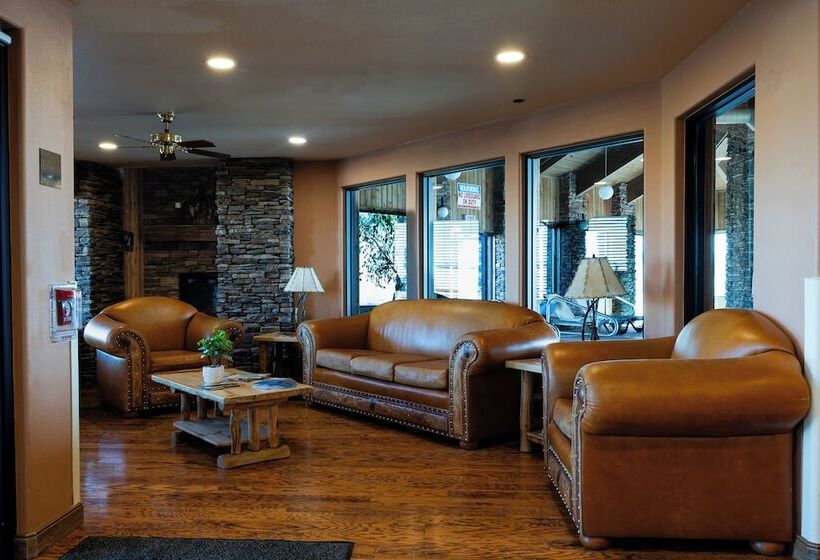 Pinedale Hotel & Suites