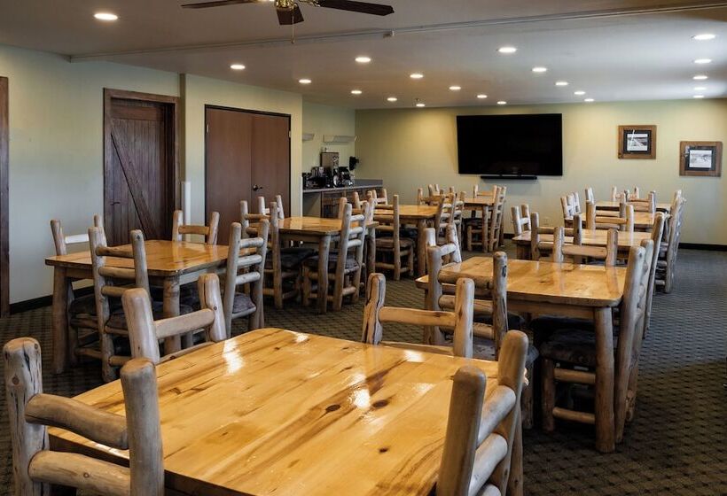 Pinedale Hotel & Suites