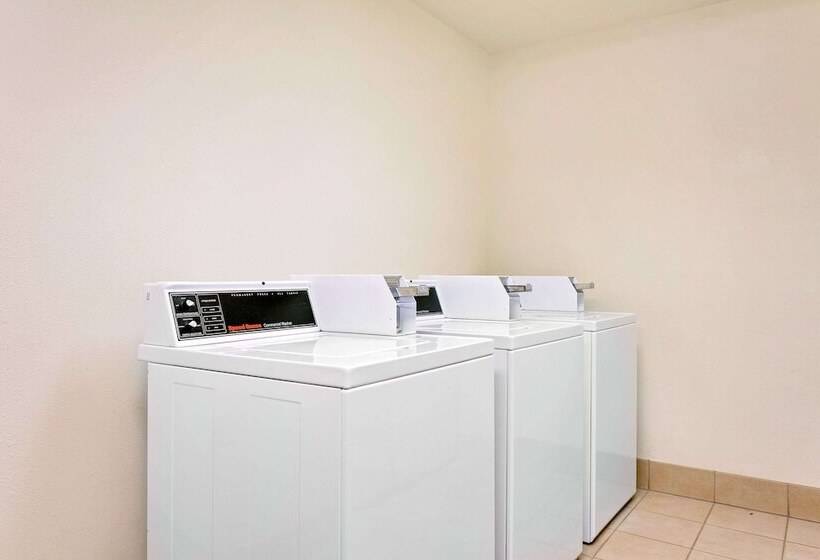 Pinedale Hotel & Suites