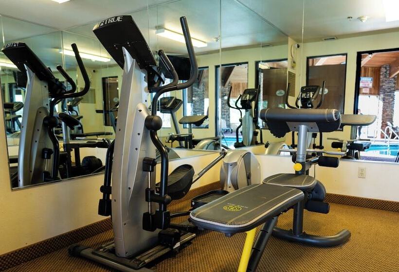 Pinedale Hotel & Suites