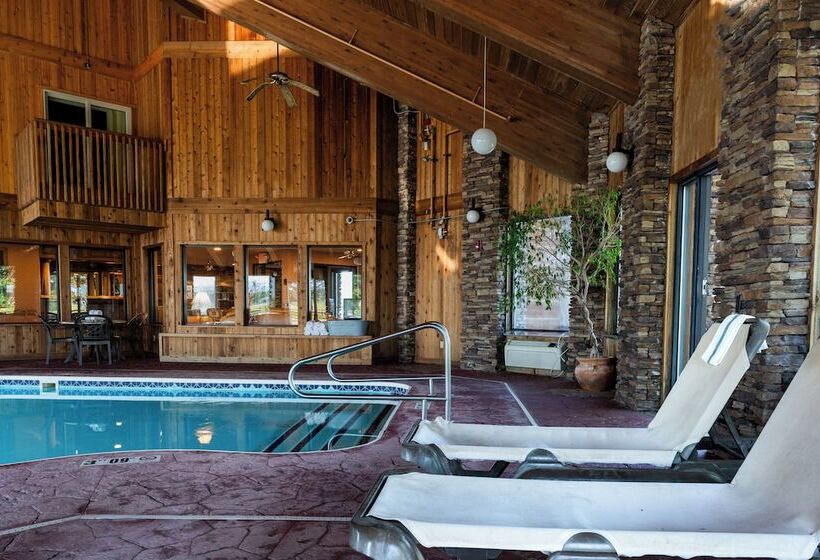 Pinedale Hotel & Suites