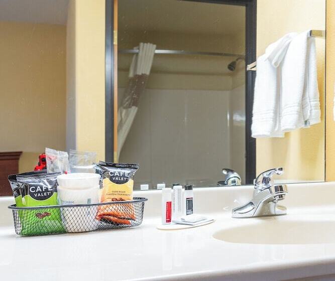 Pinedale Hotel & Suites