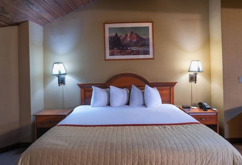 Pinedale Hotel & Suites