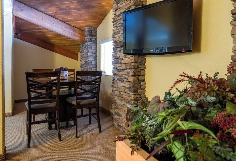 Pinedale Hotel & Suites