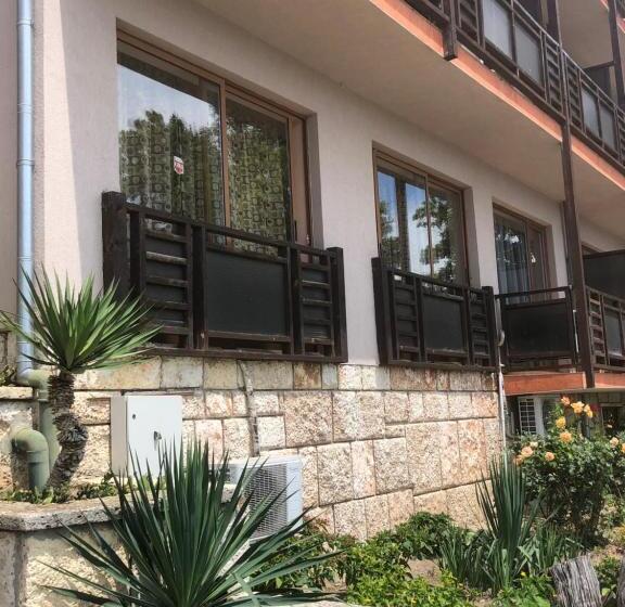 Bisser Hotel Free Parking Free Pool Access