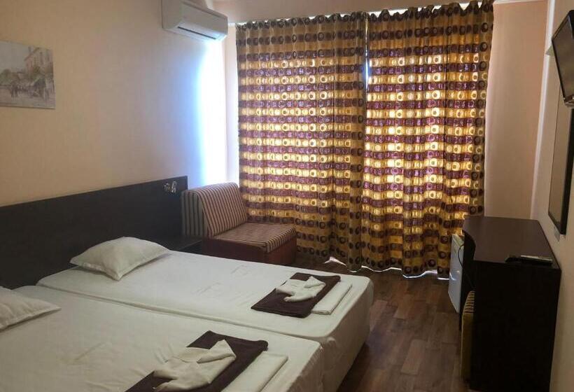 Bisser Hotel   Free Parking   Free Pool Access